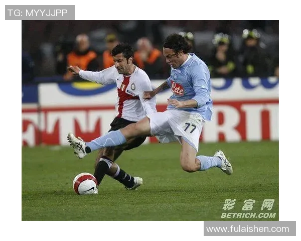 自由翱翔的足球明星展现无尽魅力与激情的精彩瞬间