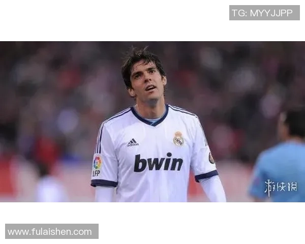 足球传奇落幕那个足球明星正式宣布退役引发球迷热议